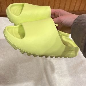 Adidas Yeezy Slide - Glow Green
